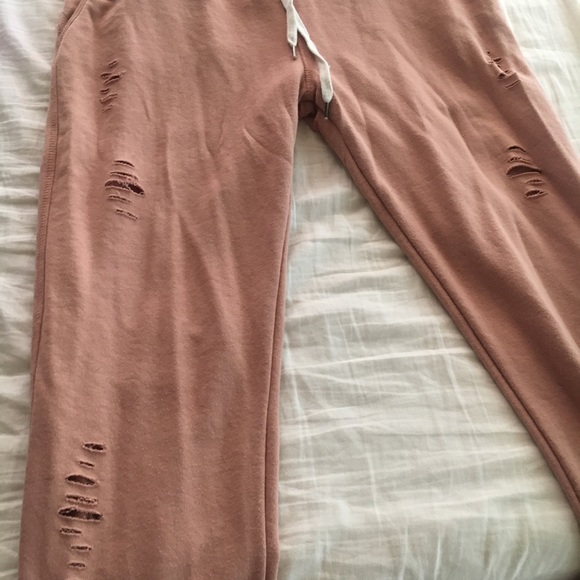 woman’s sweatpants - Picture 2 of 5